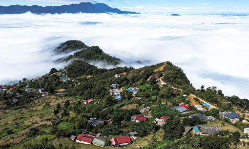 Y Tý vào mùa mây đẹp nhất, thôn Ngải Thầu Thượng hóa biển trắng cuộn trào