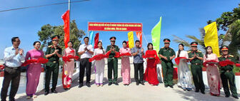 Khánh thành cầu, bàn giao nhà dịp kỷ niệm 80 năm Ngày thành lập lực lượng vũ trang Quân khu