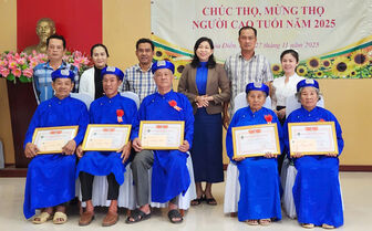 Xã Hòa Điền tổ chức mừng thọ cho 76 người cao tuổi