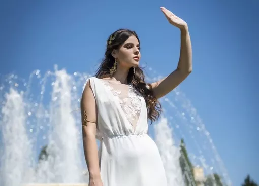 Áo dài cưới từ lụa Bảo Lộc, Nha Xá đưa tình yêu Việt đến Athen, Hy Lạp