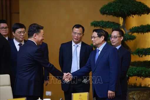 Thủ tướng Phạm Minh Chính tiếp Chủ tịch Khu tự trị dân tộc Choang Quảng Tây