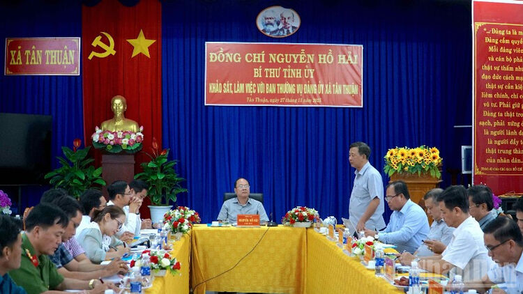 Một xã ven biển ở Cà Mau còn thiếu hàng chục biên chế