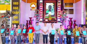 Bàn giao 10 căn nhà Đại đoàn kết cho hộ nghèo xã Thạnh Mỹ Tây