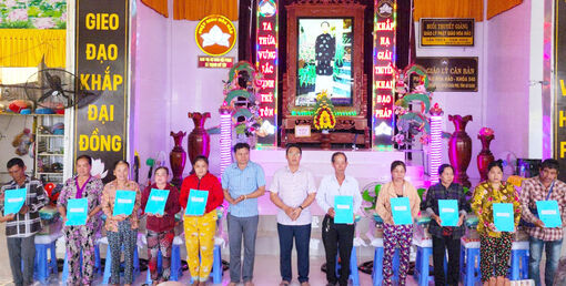 Bàn giao 10 căn nhà Đại đoàn kết cho hộ nghèo xã Thạnh Mỹ Tây