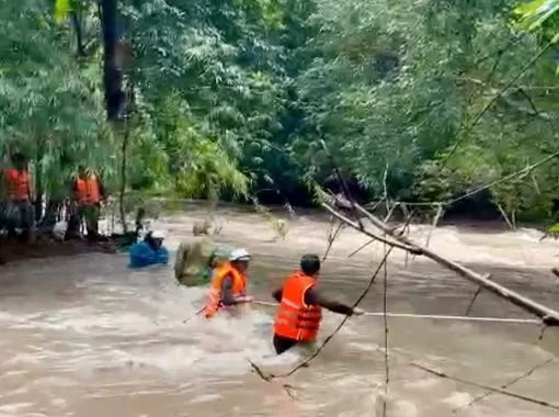 Giải cứu nhân viên đo đạc dự án hồ Ka Pét mắc kẹt giữa rừng