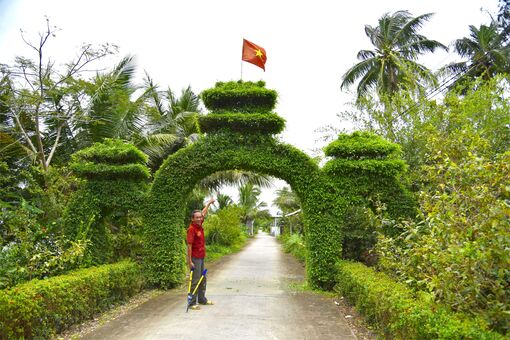 Người “kể chuyện” bằng cây lá