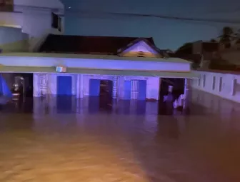 Nước lũ bắt đầu rút, nhiều nơi ở Lâm Đồng vẫn bị cô lập