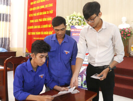 Hơn 350 người dân xã Đông Hưng tham gia ngày hội tư vấn, giới thiệu việc làm