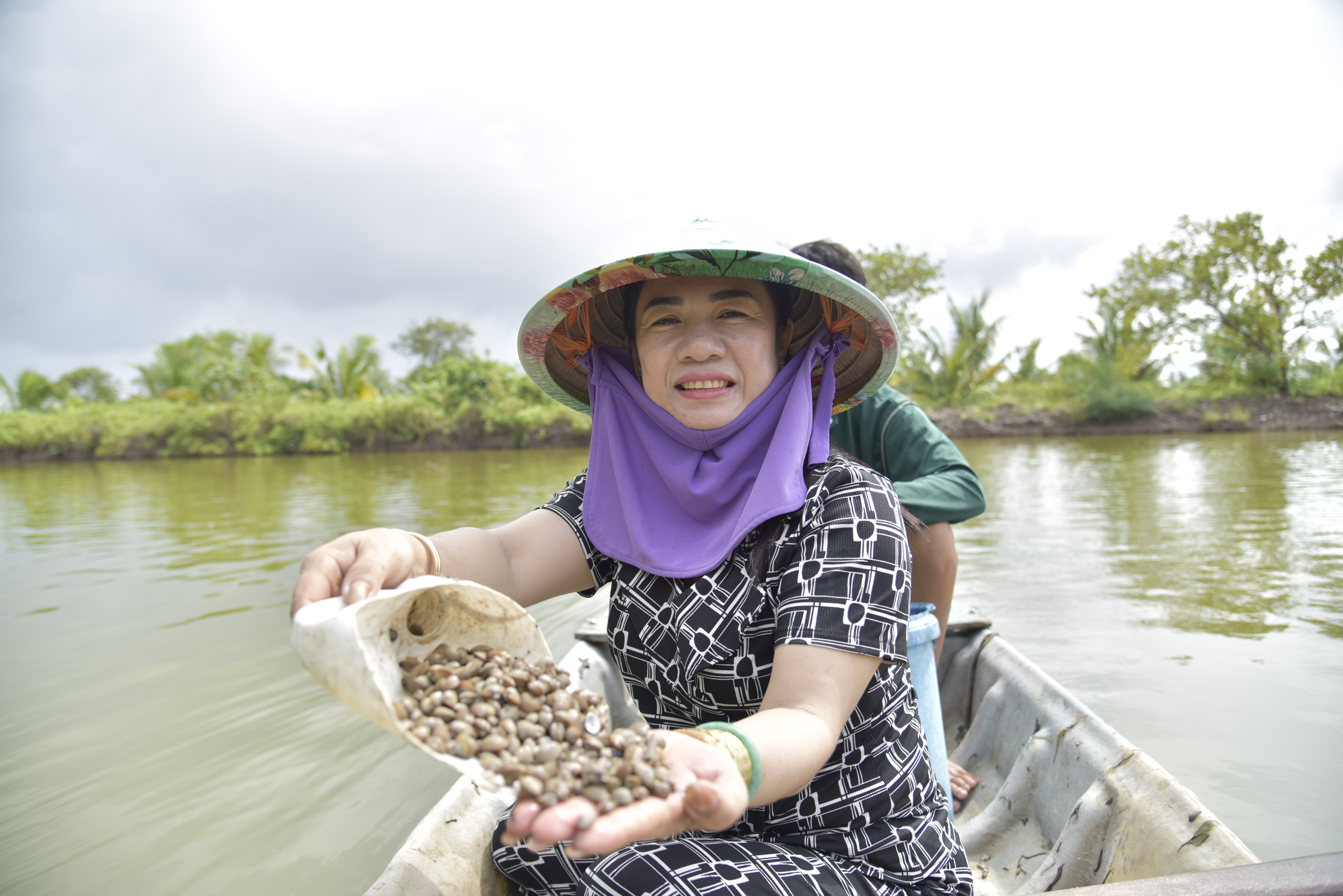 Người phụ nữ làm giàu từ biển