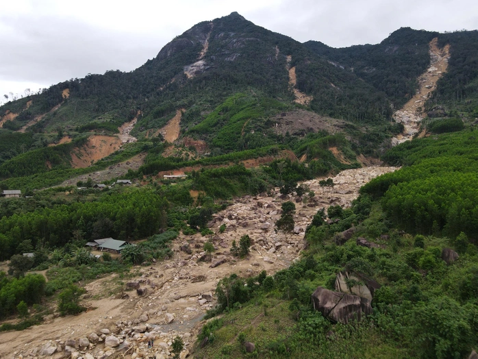 Sạt lở núi Chư Yang Hanh, đề nghị di dời khẩn cấp 242 hộ dân