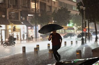 Bão lớn gây rối loạn giao thông, đóng cửa trường học tại Hy Lạp