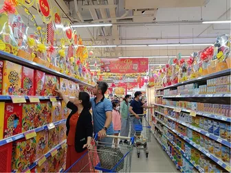 Hàng Tết bắt đầu lên kệ