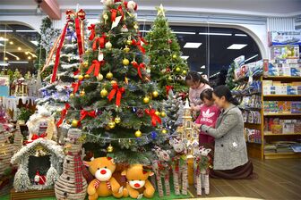 Rộn ràng thị trường Giáng sinh 2025