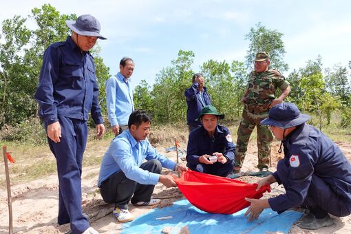 Đội K92 (Bộ Chỉ huy Quân sự tỉnh An Giang) tiếp tục tìm được 2 hài cốt liệt sĩ tại Campuchia