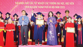 Hành trình theo đuổi đam mê của thủ khoa đại học U40