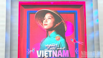 Một hành trình-13 trải nghiệm hạnh phúc quanh Hồ Gươm