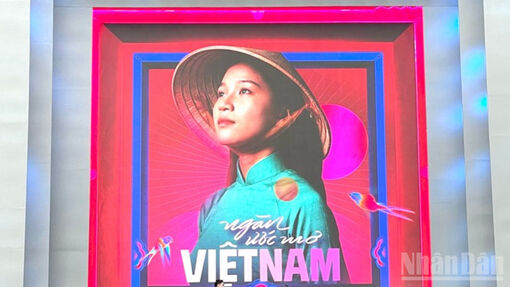 Một hành trình-13 trải nghiệm hạnh phúc quanh Hồ Gươm