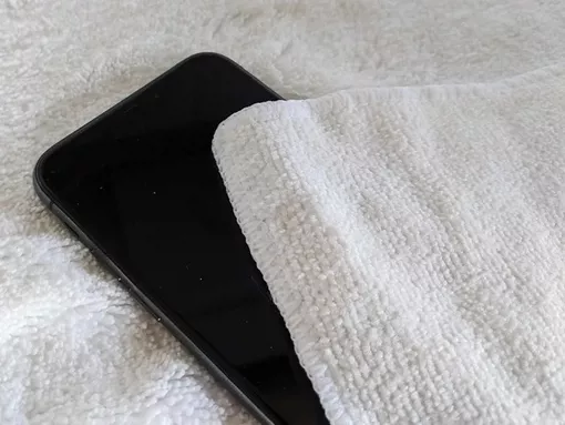 Sai lầm cần tránh khi vệ sinh smartphone