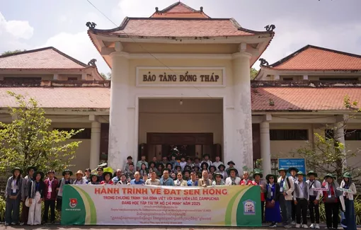 Sinh viên Lào, Campuchia về đất sen hồng gắn kết gia đình nuôi Việt Nam