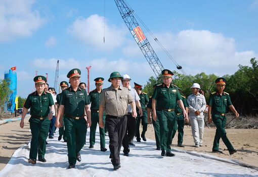 Thủ tướng kiểm tra, đôn đốc một số dự án hạ tầng chiến lược tại Cà Mau