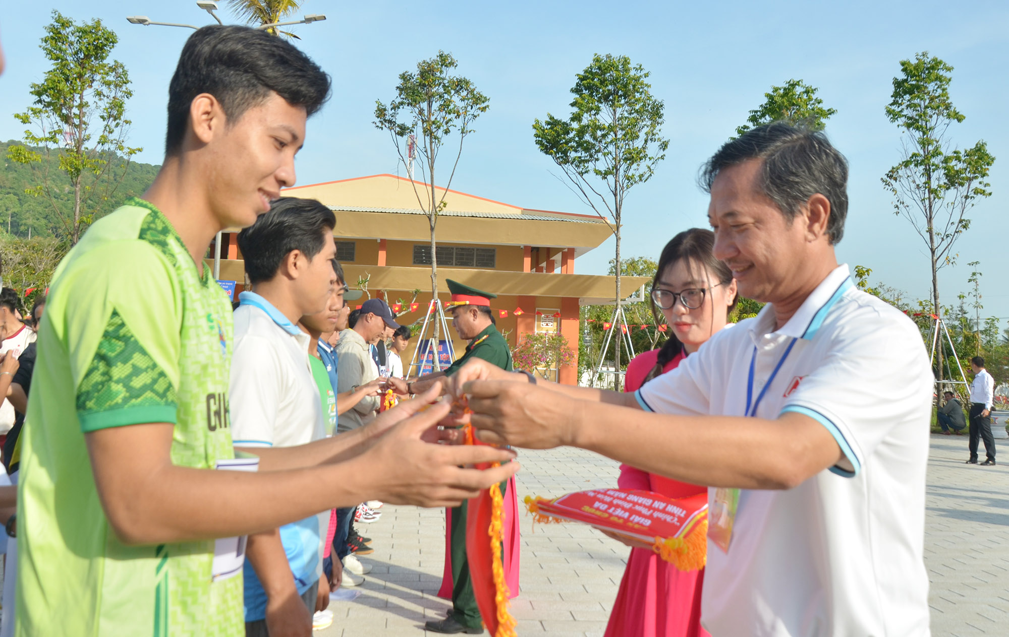 Trên 400 vận động viên tham gia Giải Việt dã “Chinh phục đỉnh Hòn Me” tỉnh An Giang