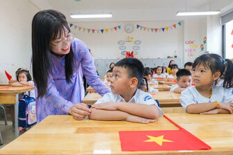 Bộ Giáo dục và Đào tạo siết dạy thêm, yêu cầu báo cáo quan hệ giữa giáo viên và chủ cơ sở