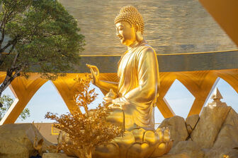 “Giải mã” sắc vàng của Tôn tượng Đức Phật Câu Na Hàm Mâu Ni trên núi Bà Đen