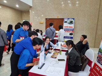 Thị trường lao động cuối năm dịch chuyển theo kỹ năng và công nghệ