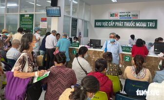 Vì sao nhiều người bệnh vẫn chưa được kê đơn thuốc 2-3 tháng dù bệnh ổn định?