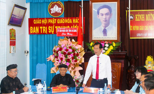 Phó Chủ tịch UBND tỉnh An Giang Lê Văn Phước chúc mừng đại lễ kỷ niệm 106 năm ngày Đản sinh Đức Huỳnh Giáo chủ Phật giáo Hòa Hảo