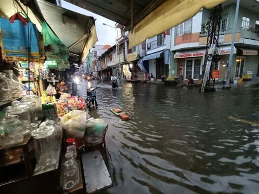 Triều cường ở mức cao, đề phòng ngập úng ở vùng trũng thấp và ngoài đê bao