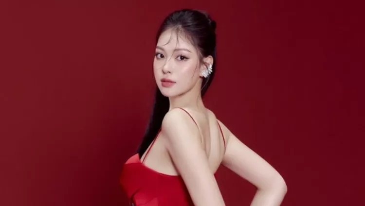 Đầm xẻ tà, "vũ khí" giúp nàng tự tin khoe chân thon trong những bữa tiệc