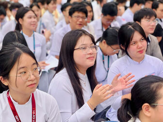 Ồ ạt mở ngành học mới: Trường kinh tế dạy công nghệ, công nghệ dạy y