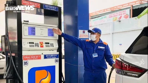 Giá xăng giảm lần thứ năm liên tiếp, rời xa mốc 19.000 đồng/lít