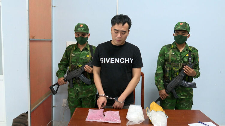 Bắt giữ đối tượng vận chuyển 2,8kg ma túy