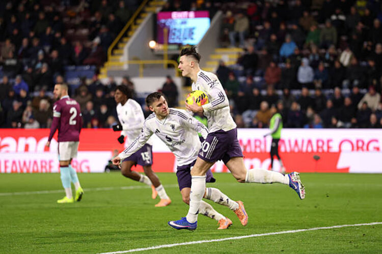 Man Utd đánh rơi chiến thắng dù Sesko lập cú đúp