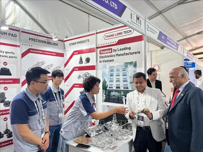 Việt Nam chủ động tăng cường kết nối chuỗi cung ứng điện tử toàn cầu