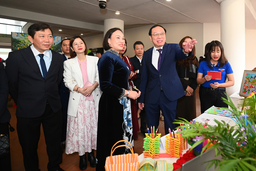 "Việt Nam phát triển bền vững về môi trường trong hệ thống giáo dục quốc gia"