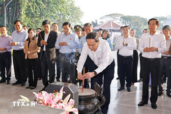 Chủ tịch Quốc hội Trần Thanh Mẫn dâng hương, viếng Cụ Phó bảng Nguyễn Sinh Sắc