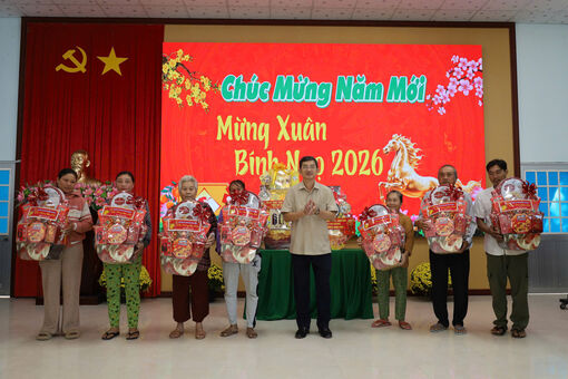 Viện trưởng Viện Kiểm sát nhân dân tỉnh An Giang Nguyễn Ngọc Phúc chúc tết tại xã Hòa Điền