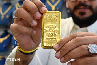 Giá vàng tạm “dừng chân” ở mức 4.889 USD một ounce