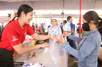 Ấm áp Chương trình “Chợ “0 đồng" - Tết yêu thương”, tại phường Vĩnh Thông