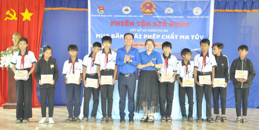 Hơn 600 học sinh dự phiên tòa giả định cảnh báo hiểm họa ma túy