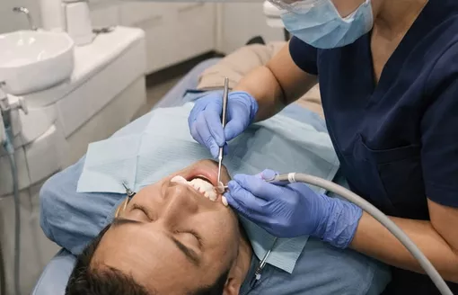 Lo ngại thạch tín trong nha khoa: Cách bảo vệ bản thân khi điều trị răng