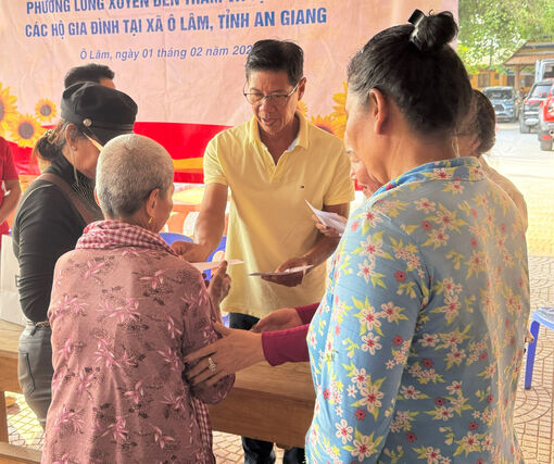 Thêm 1.250 phần quà Tết cho người dân và trẻ em đồng bào Khmer xã Ô Lâm
