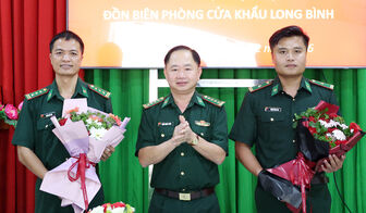 Bàn giao chức trách, nhiệm vụ Đồn trưởng Đồn Biên phòng Cửa khẩu Long Bình