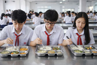 Làm sao để bữa ăn học đường an toàn?