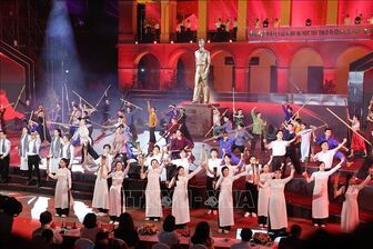 Tự hào về Đảng quang vinh, về Chủ tịch Hồ Chí Minh vĩ đại