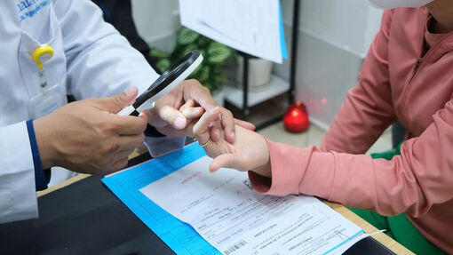 Chuyên gia chỉ cách kiểm soát viêm da cơ địa mùa đông