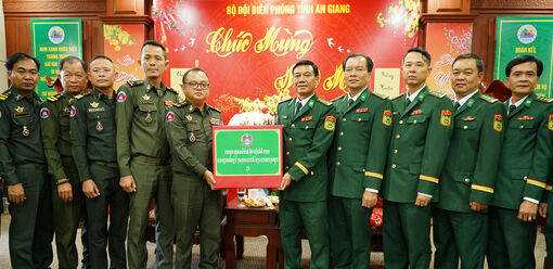 Cục Phát triển, Bộ Quốc phòng Campuchia chúc tết Bộ đội Biên phòng tỉnh An Giang